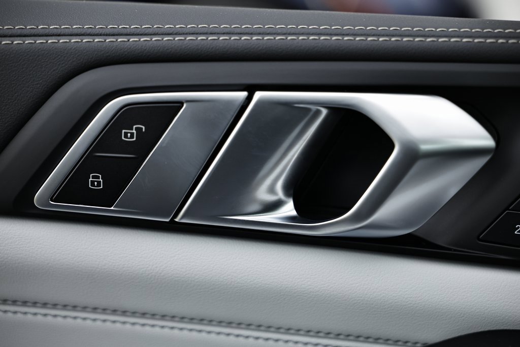 New 2026 BMW X5 xDrive40i w/ Executive Package image 15
