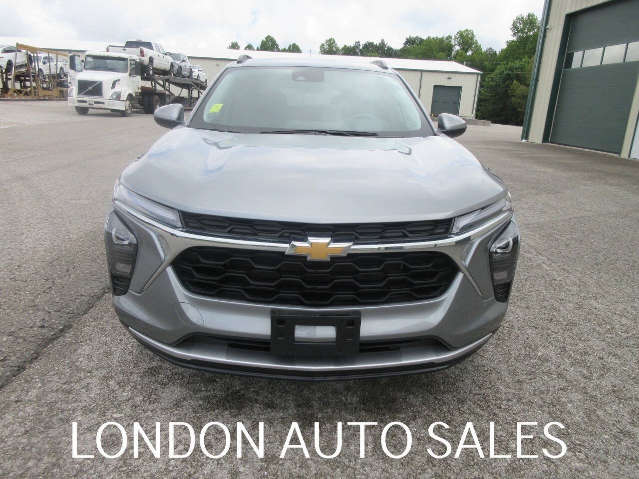Used 2026 Chevrolet Trax LT FWD image 9