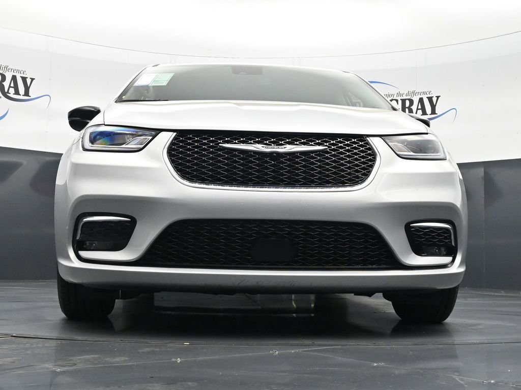 Used 2024 Chrysler Pacifica Touring-L FWD image 27