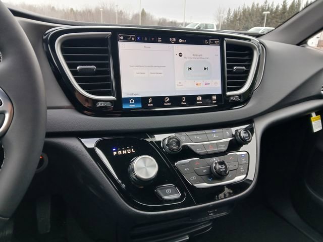 New 2026 Chrysler Voyager LX FWD image 17