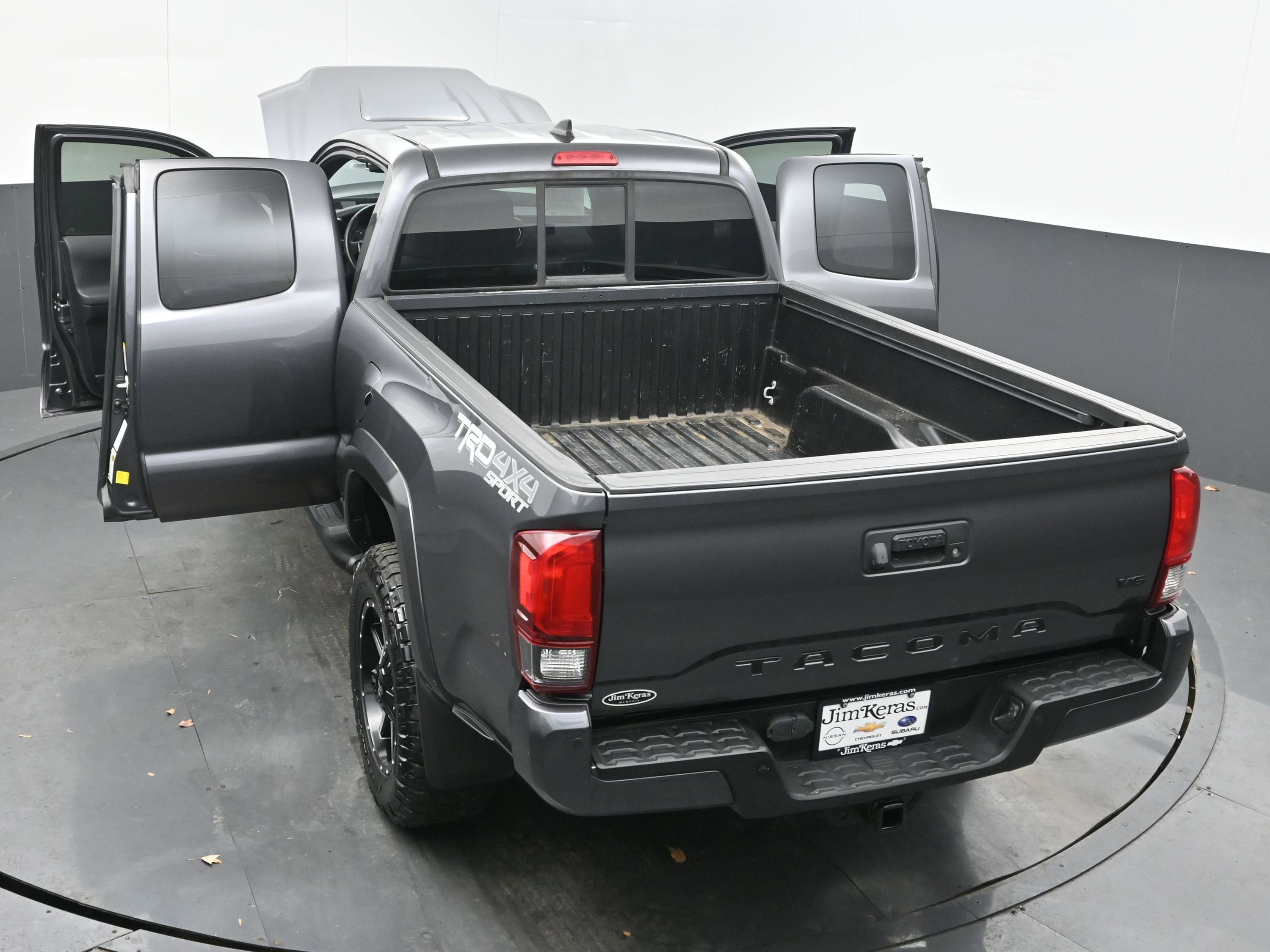 Used 2019 Toyota Tacoma TRD Sport w/ Technology Package image 39