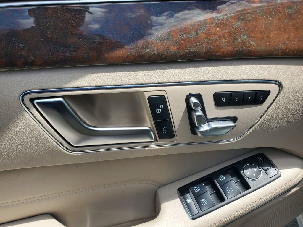 Used 2014 Mercedes-Benz E 350 4MATIC Sedan image 21
