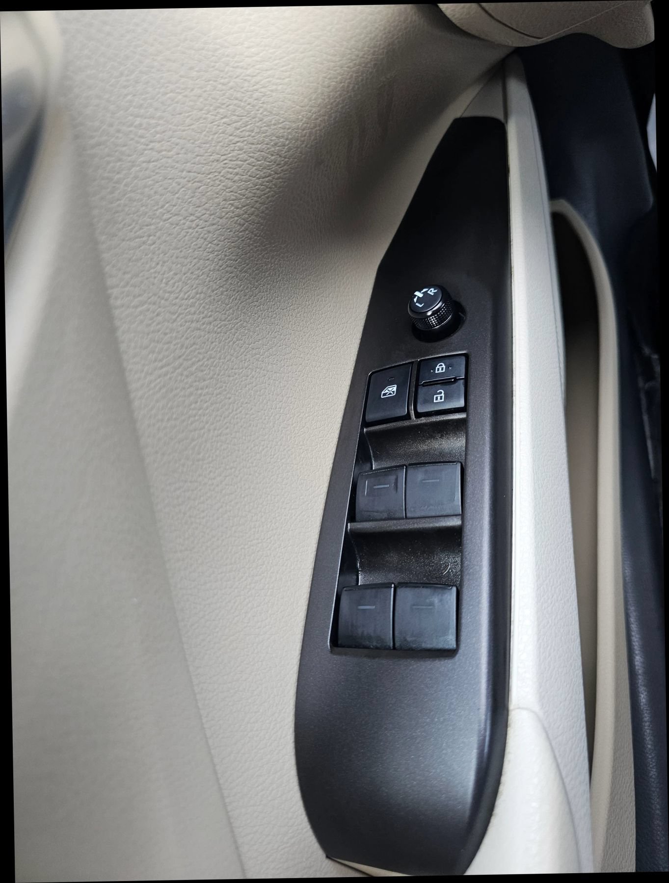 Used 2021 Toyota Camry LE FWD image 20