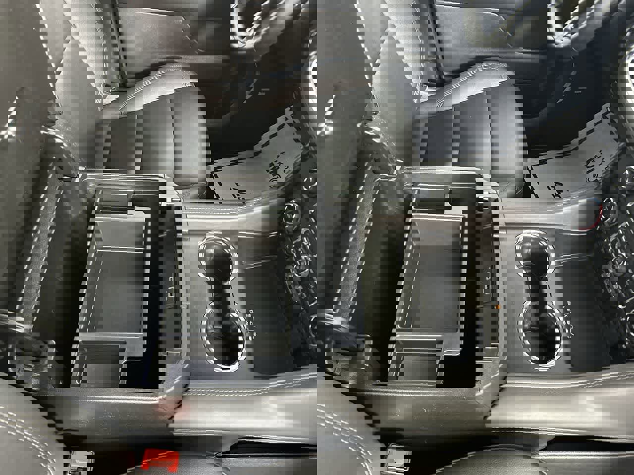 Used 2024 Chevrolet Suburban LT image 27