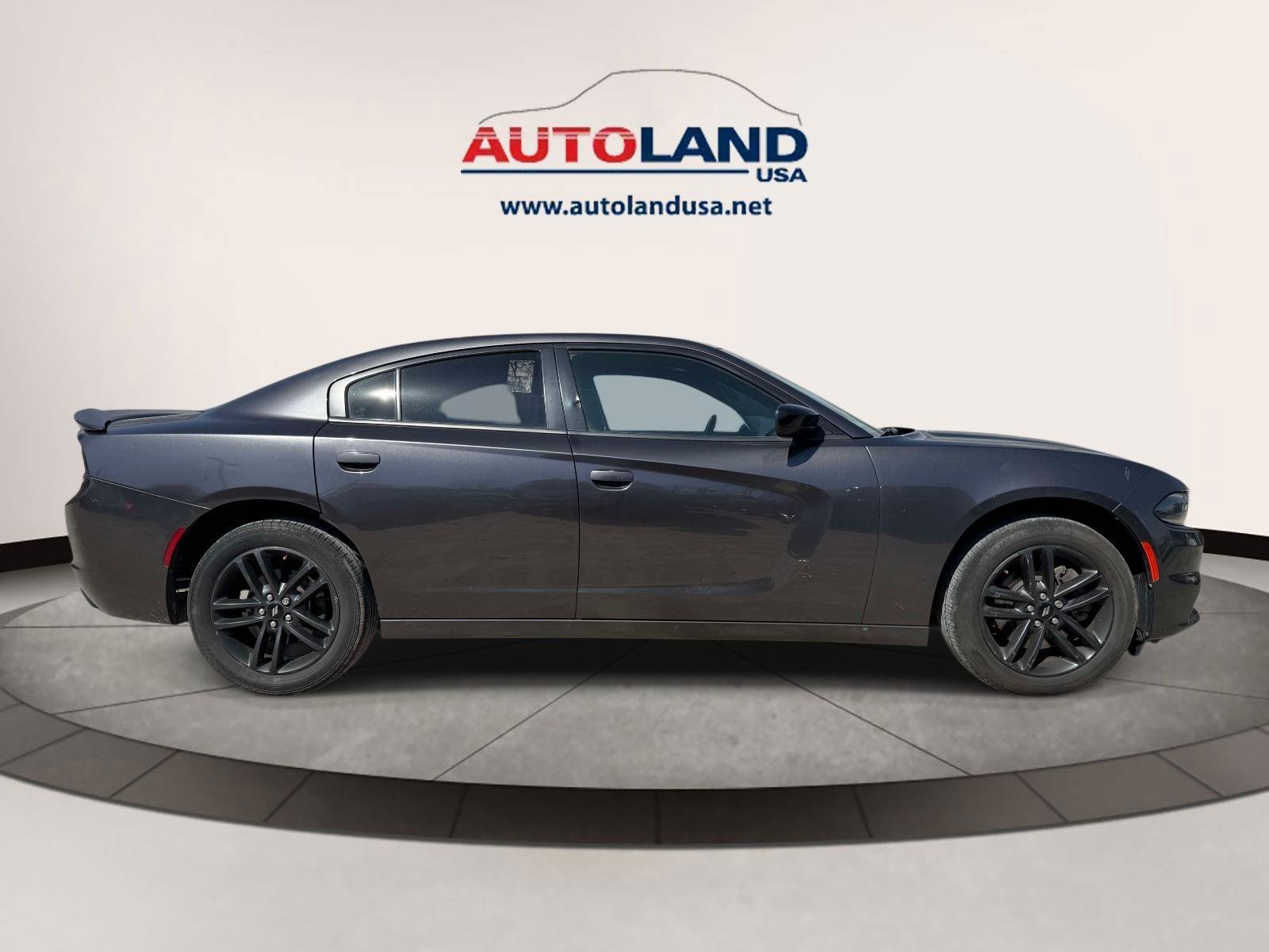 Used 2019 Dodge Charger SXT w/ Blacktop Package image 3