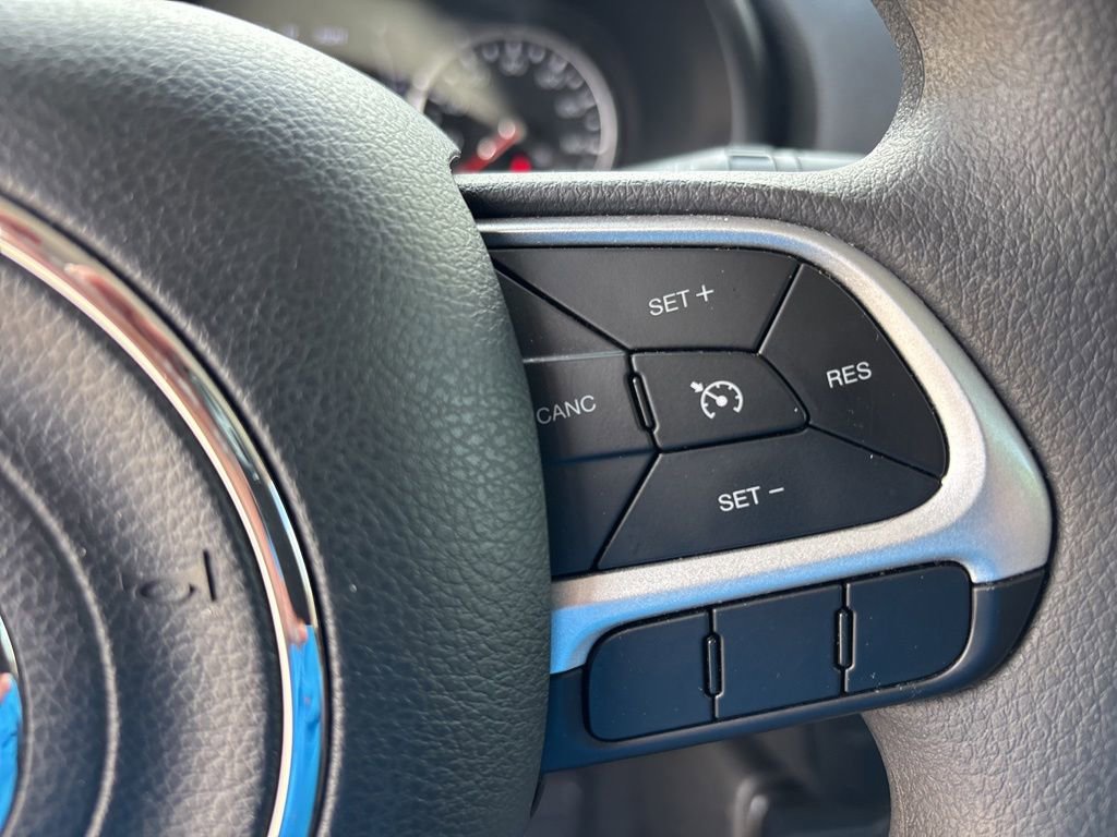 Used 2023 Jeep Renegade Latitude AWD/4WD image 15