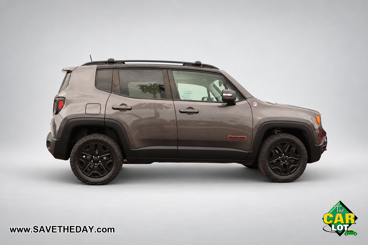 Used 2018 Jeep Renegade Trailhawk AWD/4WD image 9