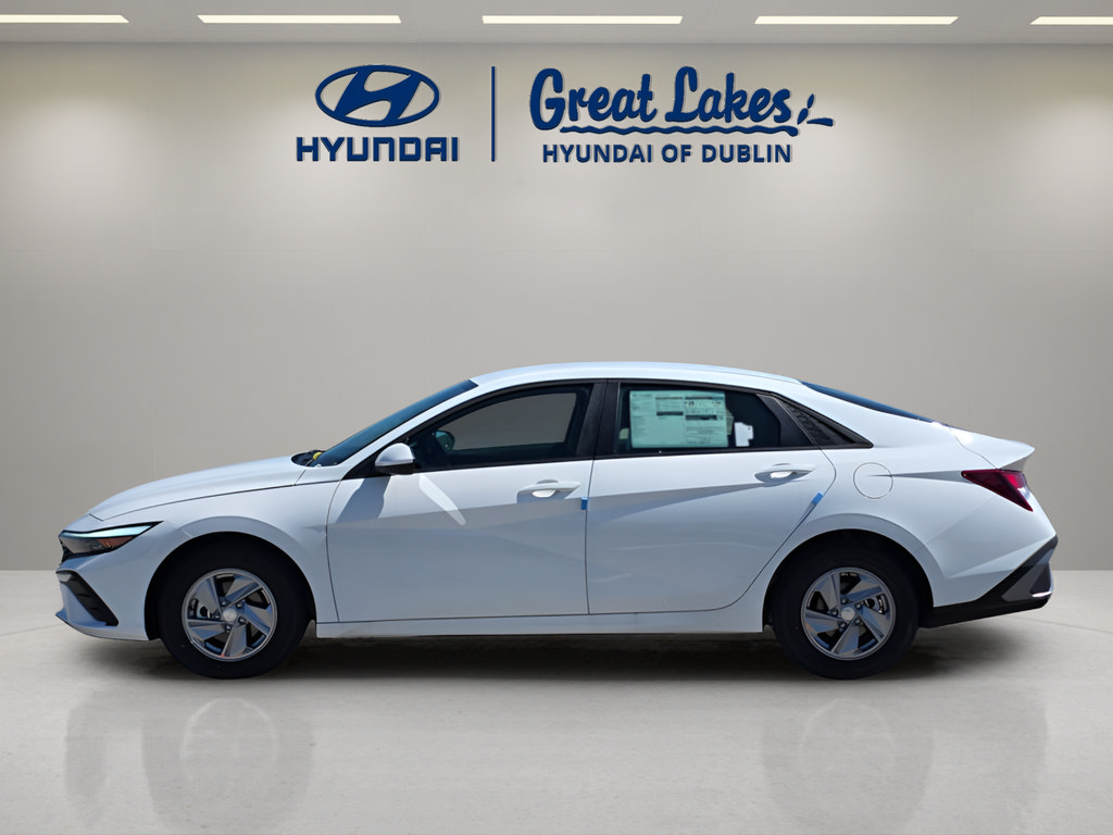 New 2026 Hyundai Elantra SE FWD image 2
