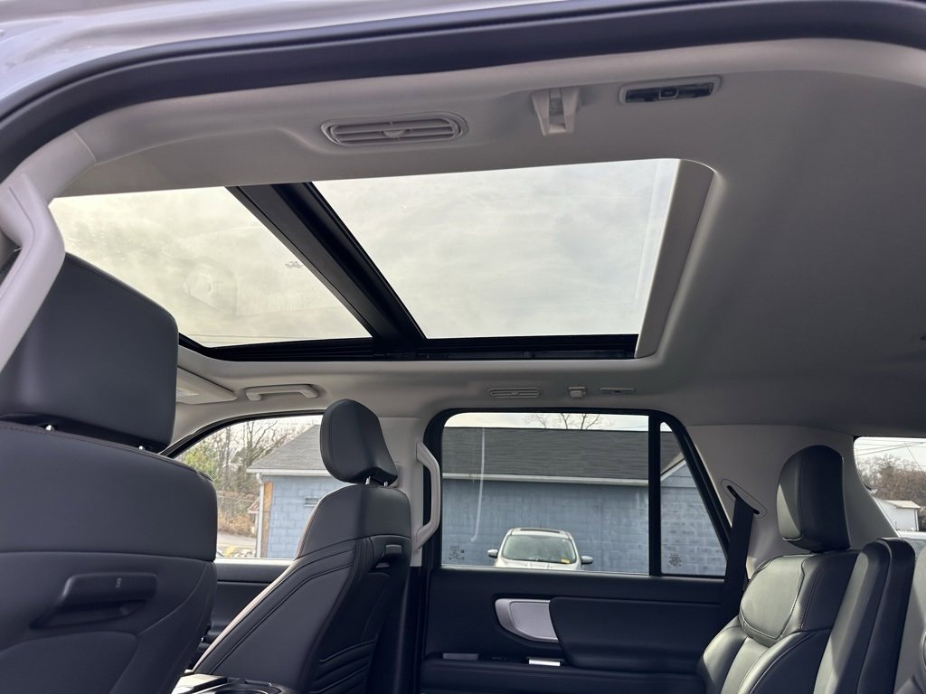 Used 2025 Ford Expedition Active image 9