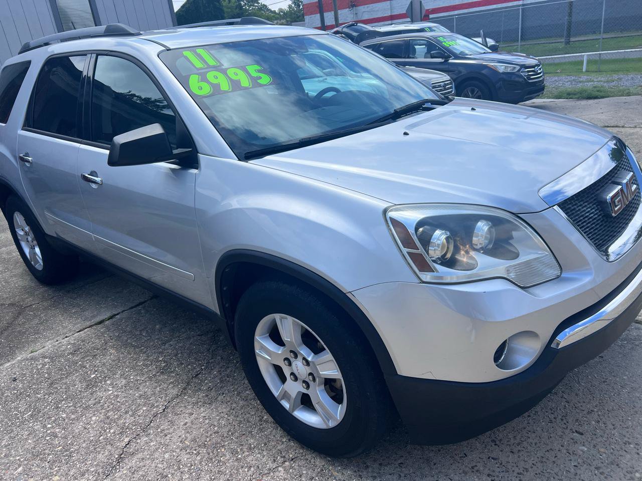 Used 2011 GMC Acadia SL w/ Preferred Package FWD image 3