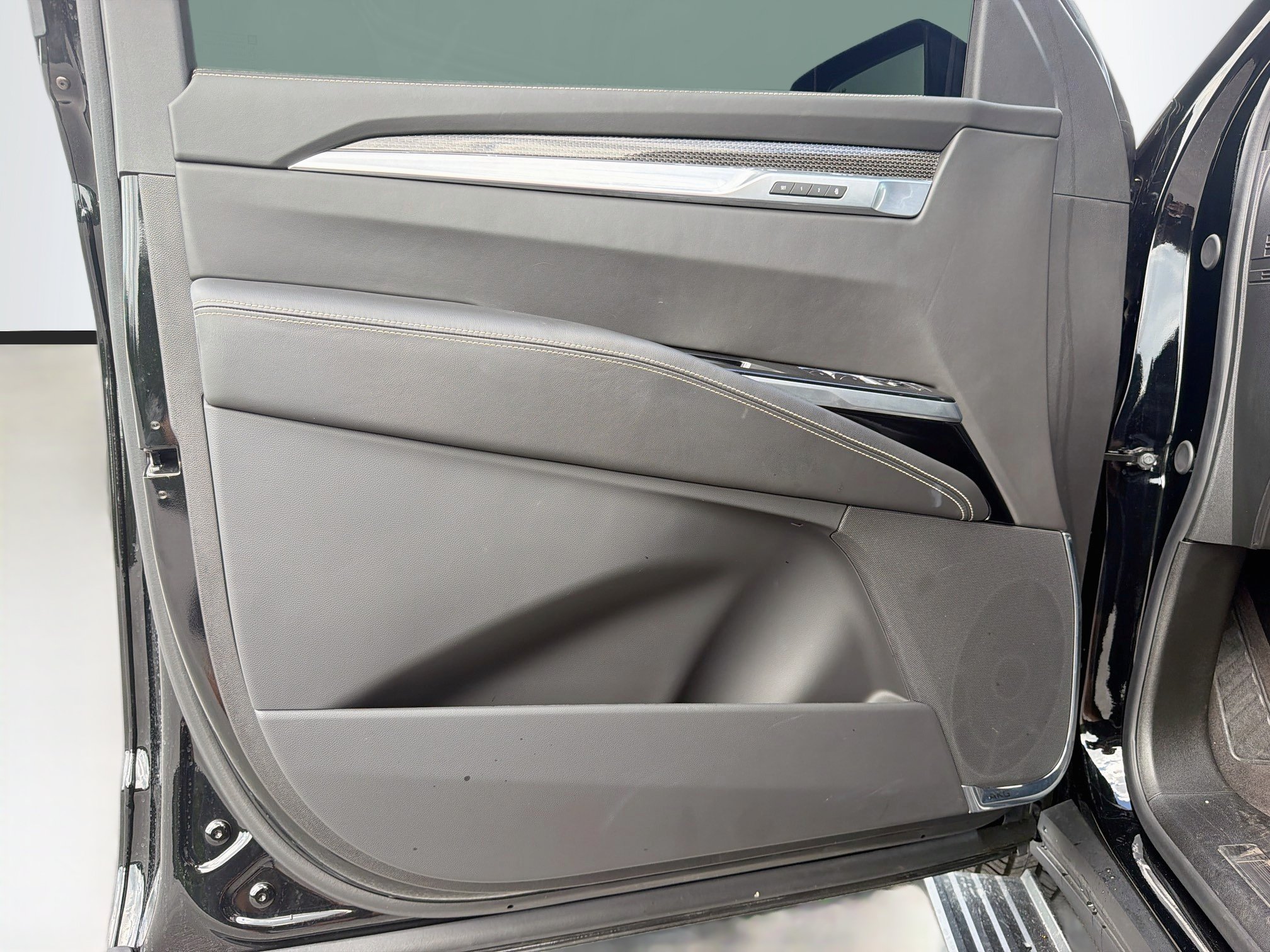 Used 2026 Cadillac Escalade V w/ LPO, ONYX Package AWD/4WD image 24