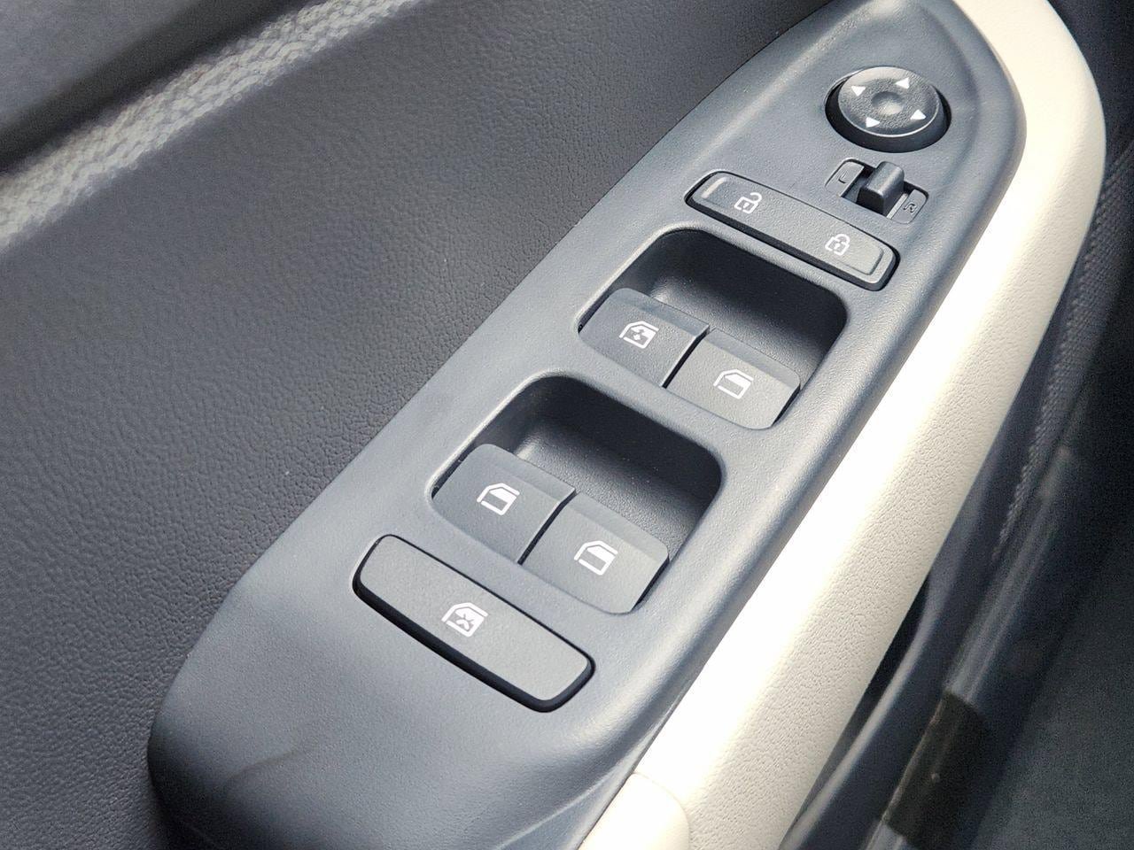New 2026 Hyundai Venue SEL FWD image 21