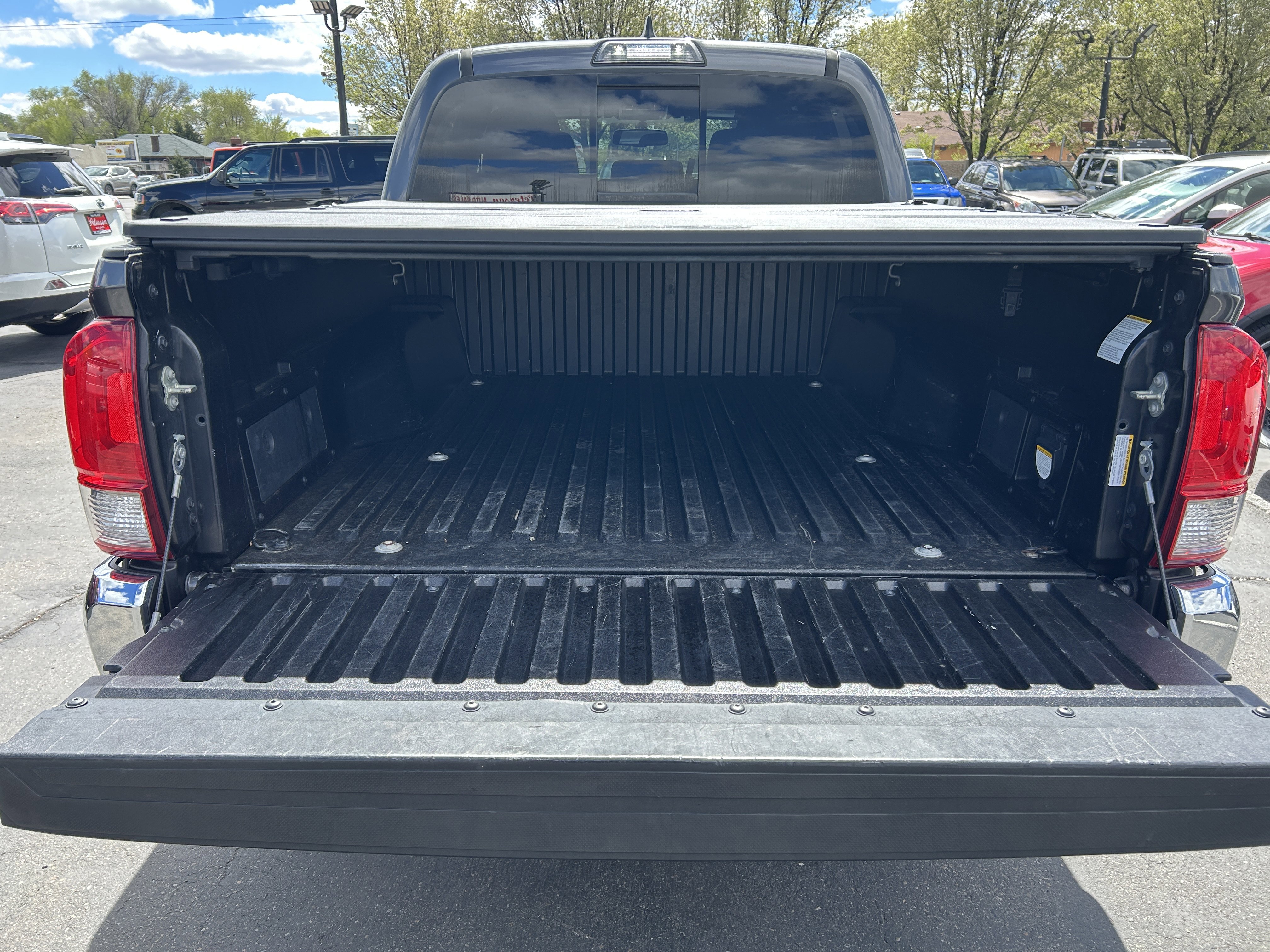 Used 2017 Toyota Tacoma TRD Off-Road w/ Tow Package (A/T) image 9