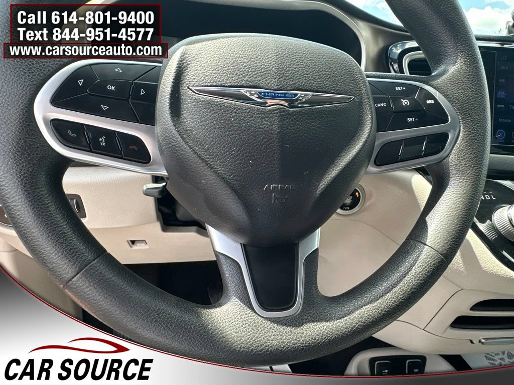 Used 2017 Chrysler Pacifica Touring Plus w/ Tire & Wheel Group FWD image 17