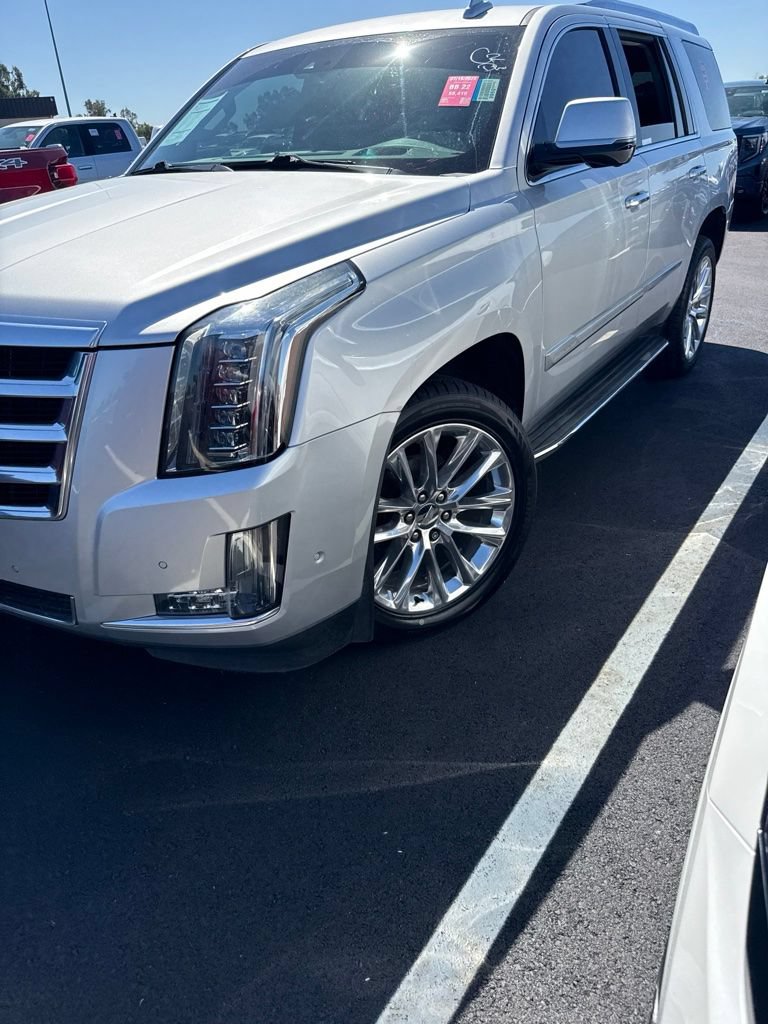 Used 2020 Cadillac Escalade Luxury AWD/4WD image 1