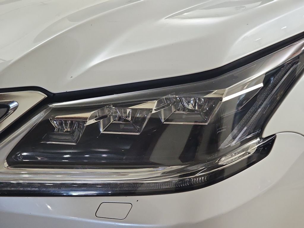 Used 2020 Lexus LX 570 4WD w/ Luxury Package image 34