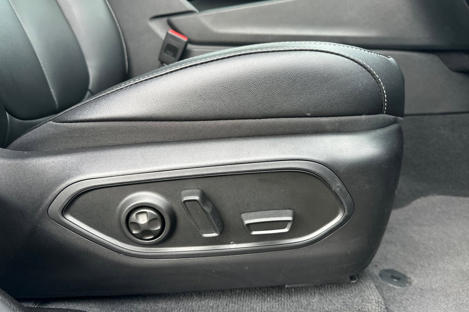 Used 2023 Jeep Grand Cherokee L Limited w/ Trailer Tow Group (B) image 23