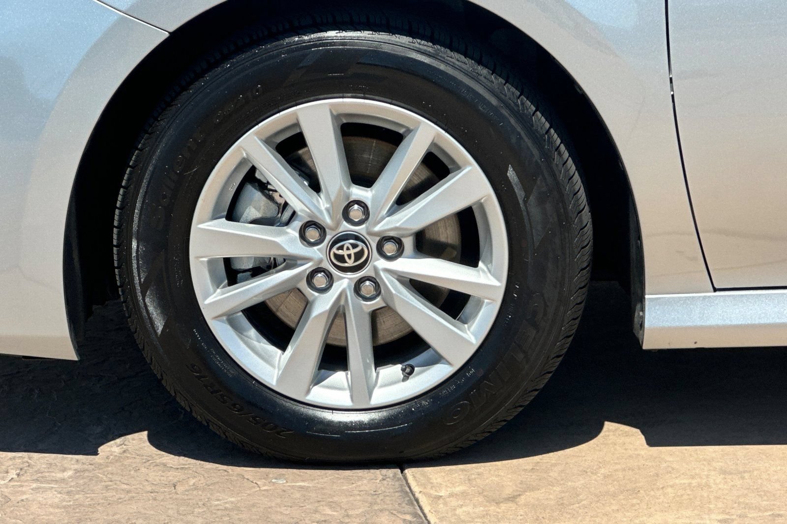 Used 2025 Toyota Camry LE AWD/4WD image 33