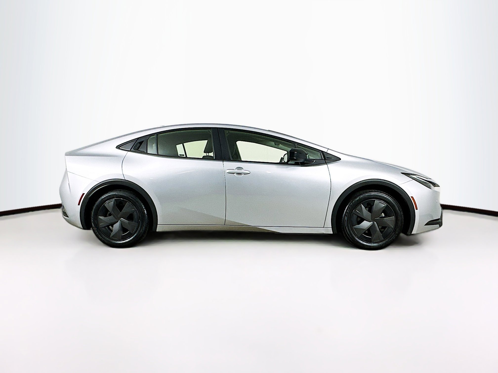 Used 2024 Toyota Prius LE image 10