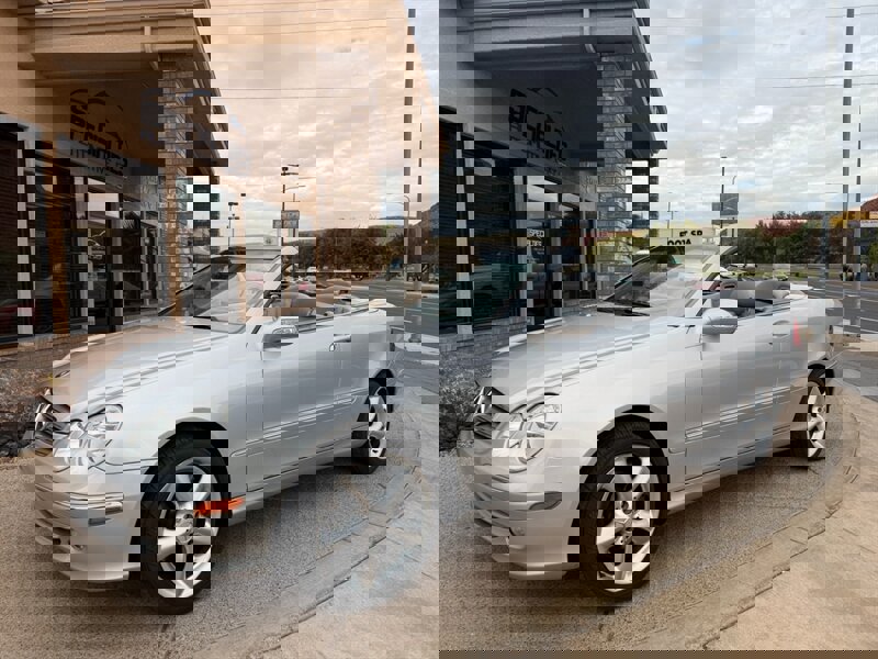 Used 2005 Mercedes-Benz CLK 320 Cabriolet image 36