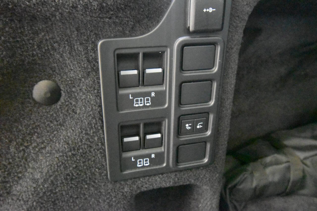 Used 2021 Land Rover Discovery S R-Dynamic image 37