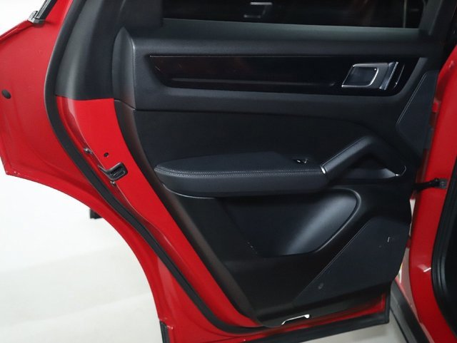 Used 2021 Porsche Cayenne Coupe image 34