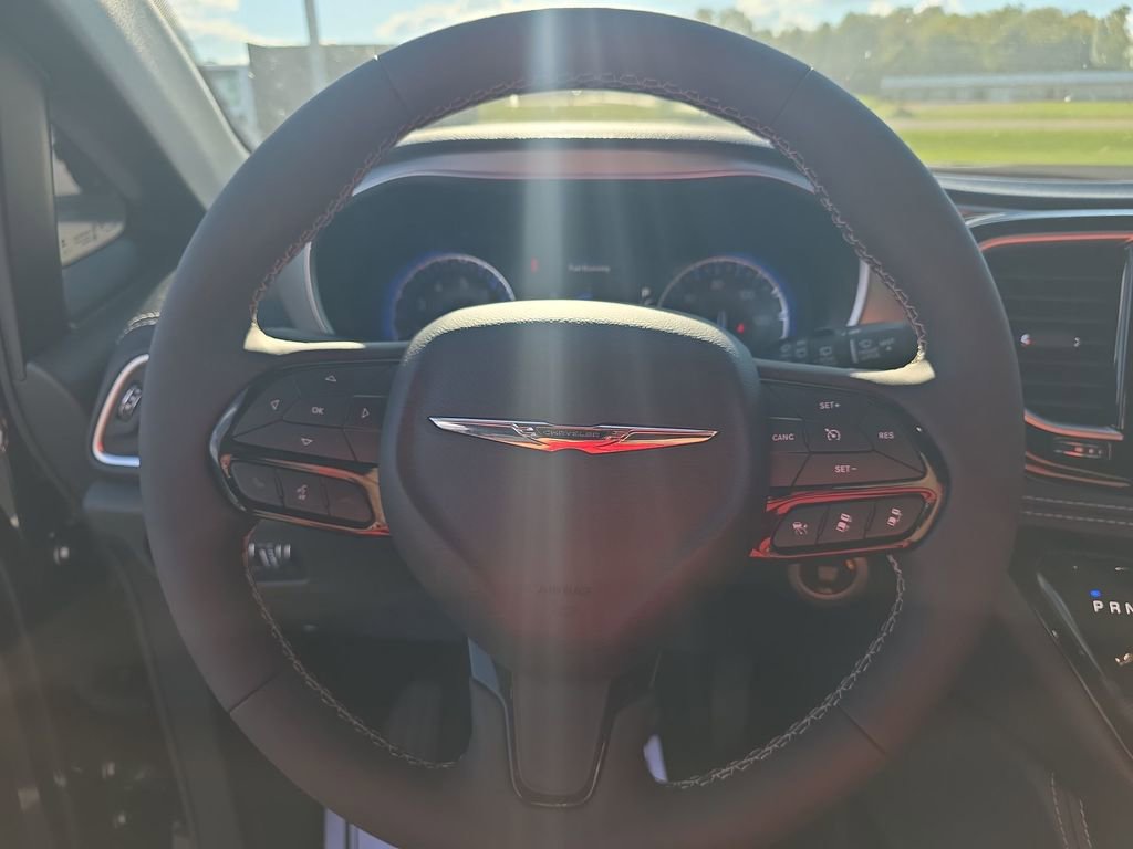 Used 2024 Chrysler Pacifica Limited w/ S Appearance Package image 14