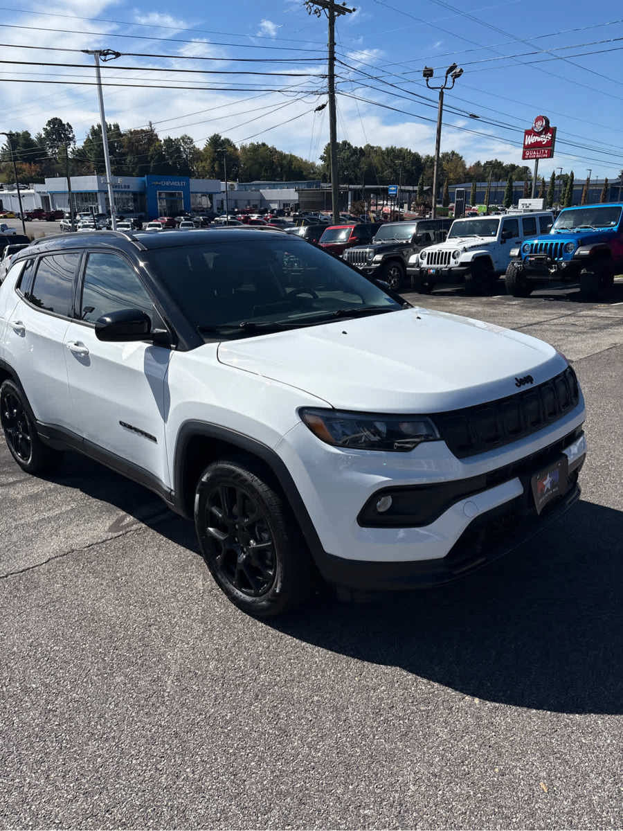 Used 2022 Jeep Compass Latitude w/ Convenience Group AWD/4WD image 28