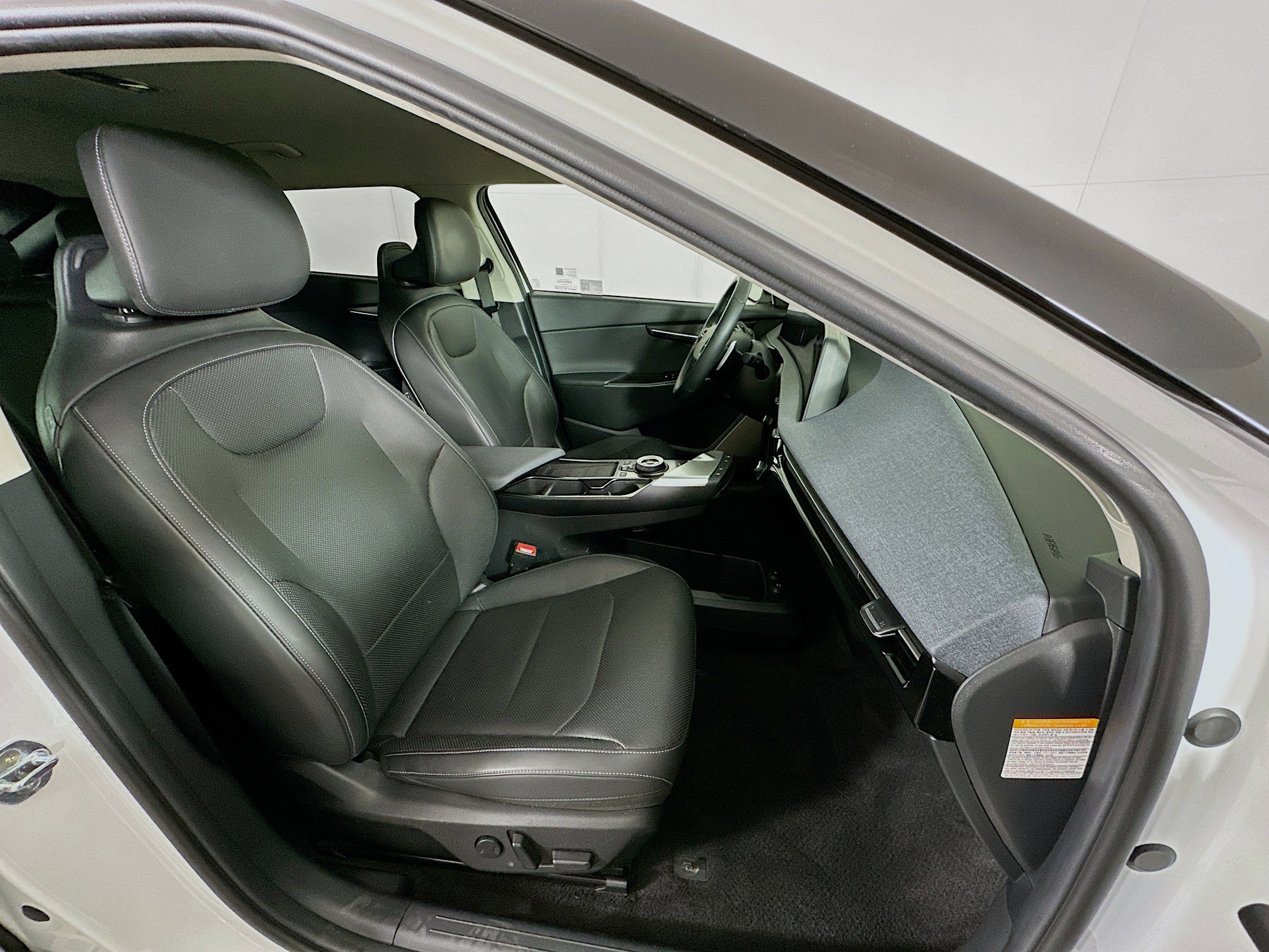 Used 2022 Kia EV6 Wind RWD image 32