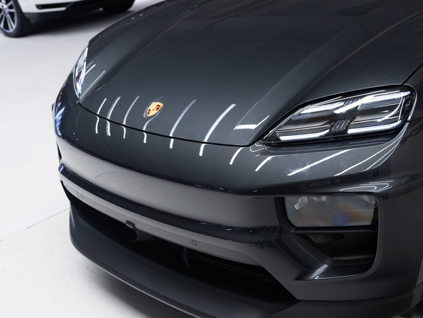 Certified 2026 Porsche Macan 4 Electric AWD/4WD image 31