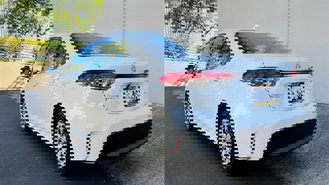 Used 2023 Toyota Corolla LE image 3