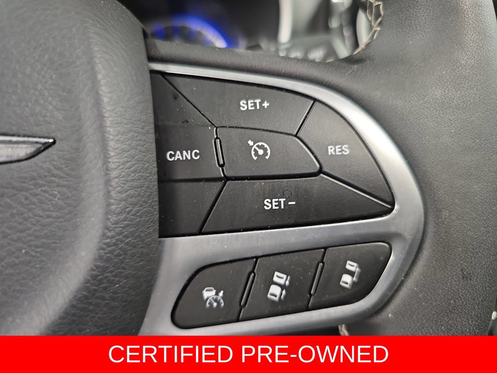 Used 2025 Chrysler Pacifica Select FWD image 19