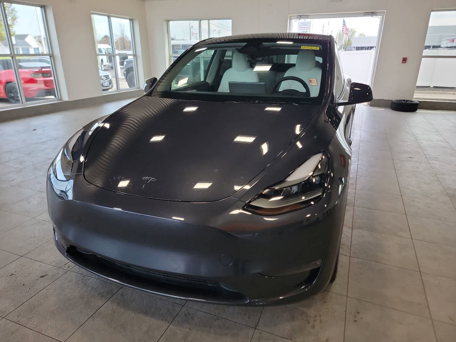 Used 2025 Tesla Model Y Long Range AWD/4WD image 2