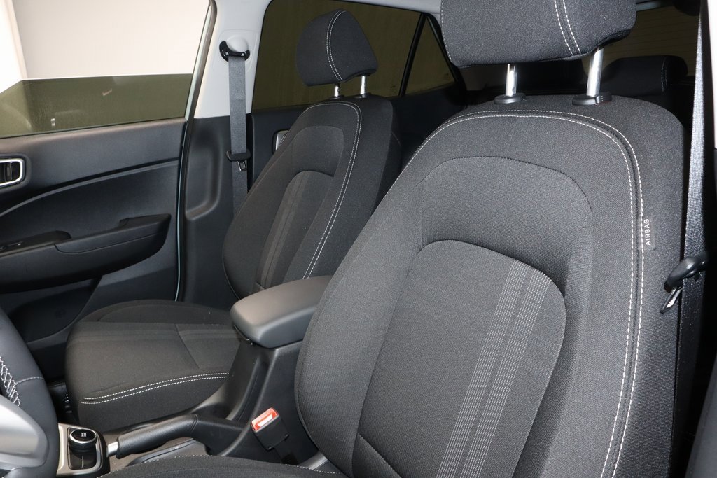 Certified 2025 Hyundai Venue SEL image 25