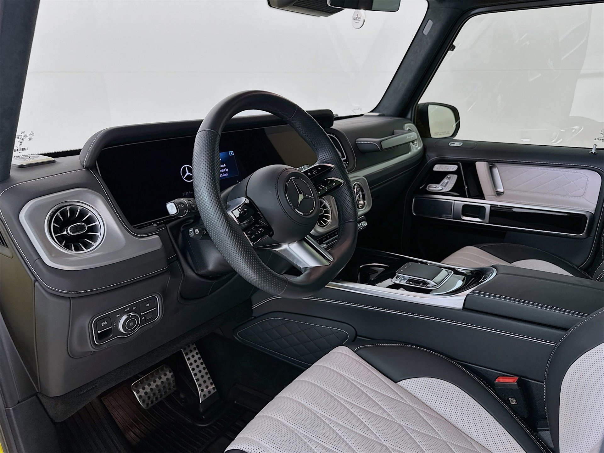 Used 2025 Mercedes-Benz G 550 G 550 image 10