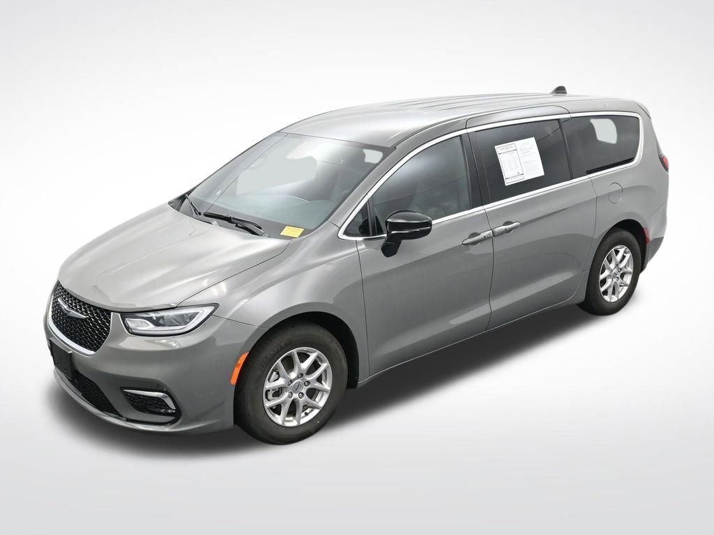 Used 2025 Chrysler Pacifica Select image 21