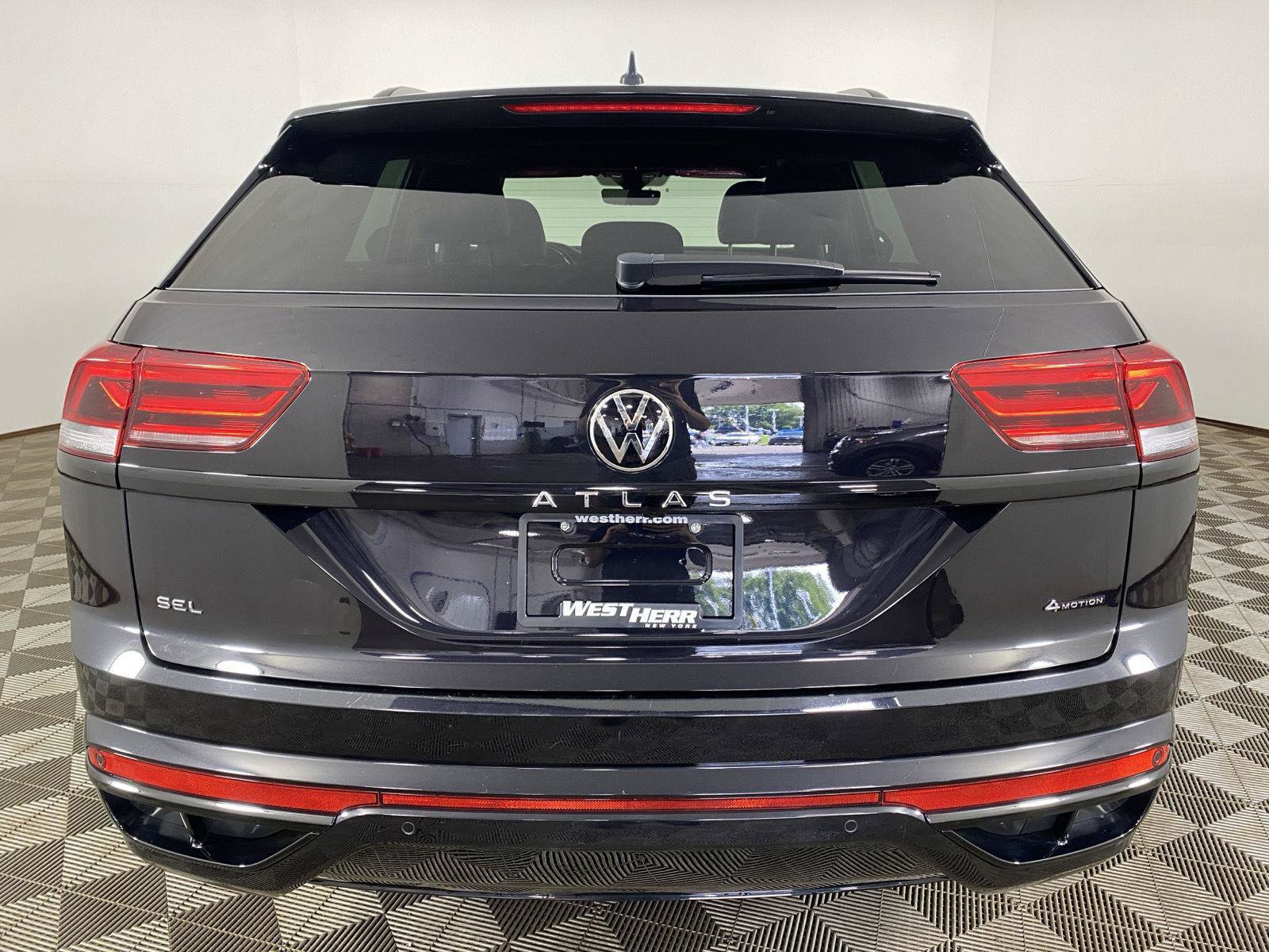 Used 2023 Volkswagen Atlas Cross Sport SEL R-Line AWD/4WD image 6