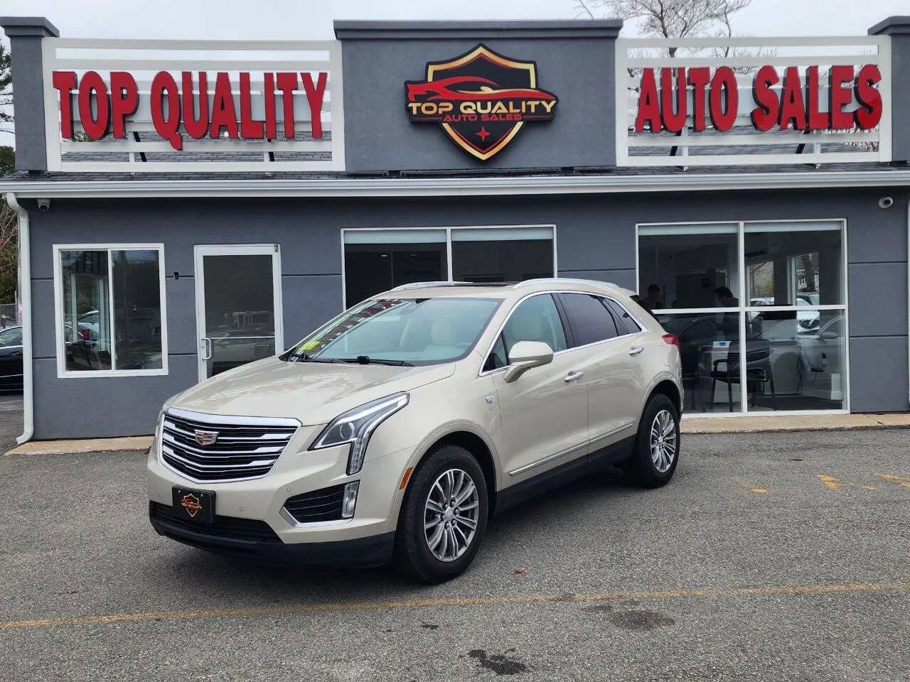 Used 2017 Cadillac XT5 Luxury w/ Driver Awareness Package AWD/4WD image 1