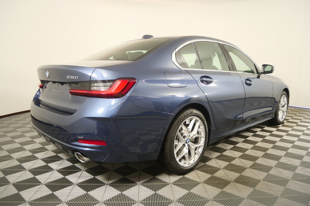 New 2026 BMW 330i Sedan w/ Convenience Package RWD image 4