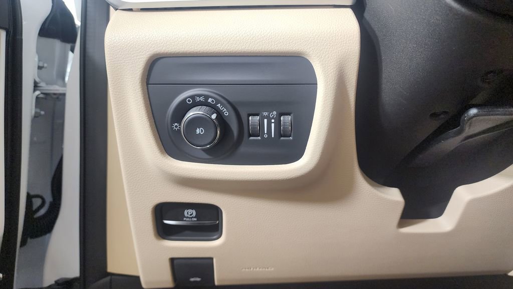 New 2025 Jeep Grand Cherokee Limited image 15