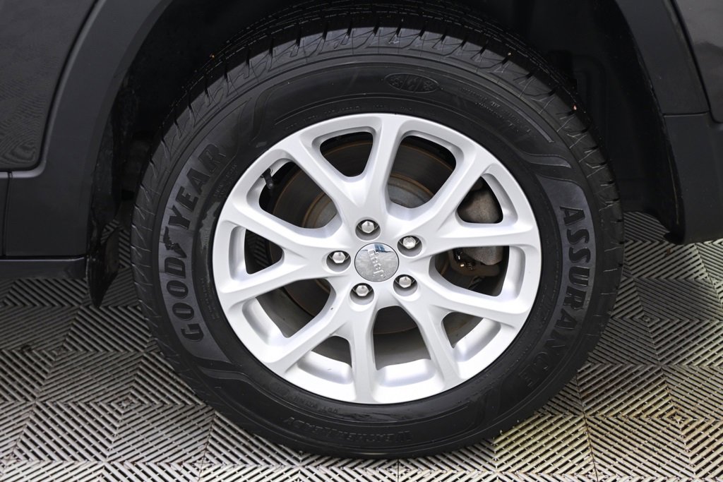 Used 2017 Jeep Cherokee Latitude w/ Safety/Convenience Group image 20