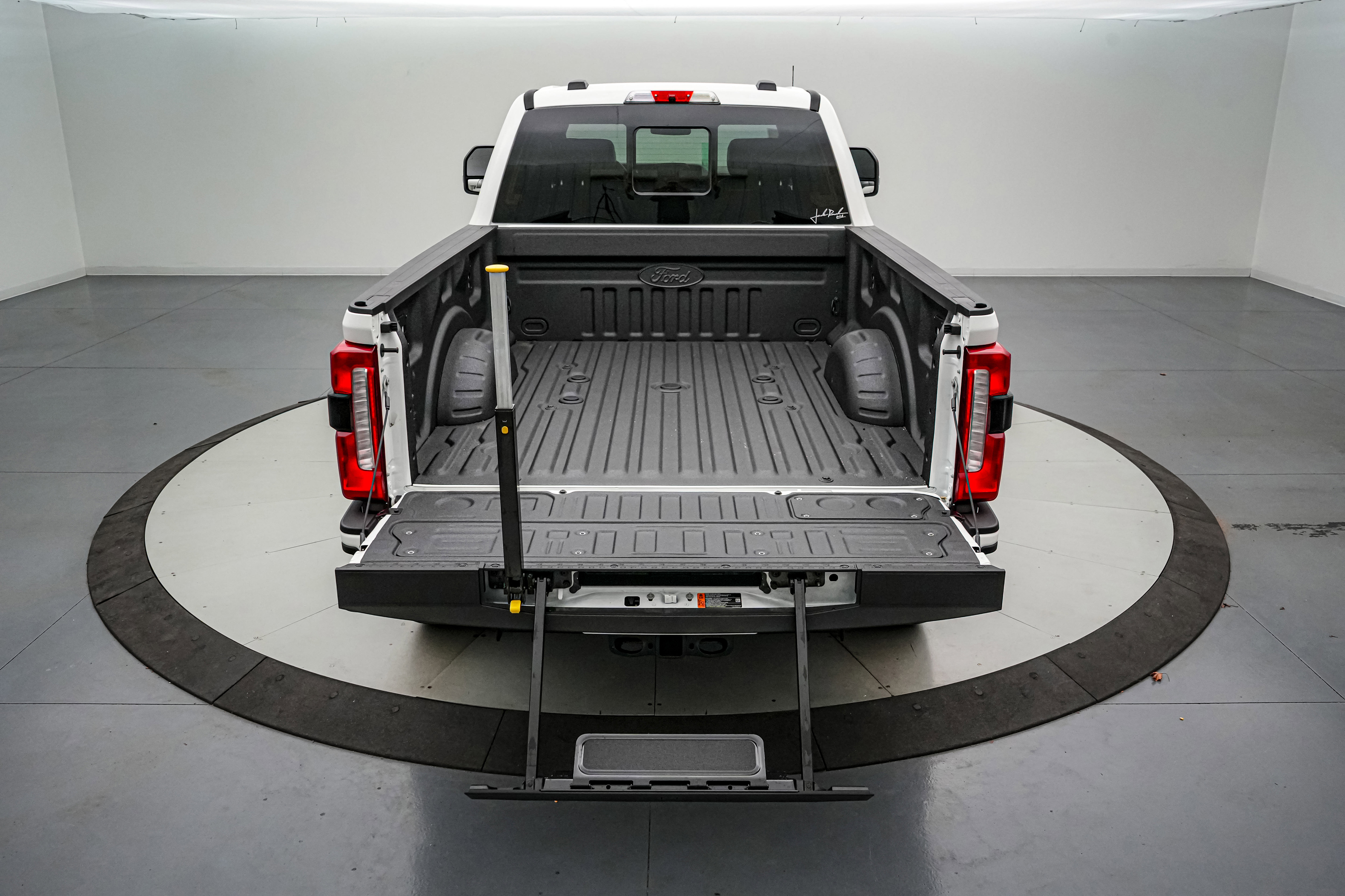 New 2026 Ford F250 Lariat w/ Black Appearance Package image 7