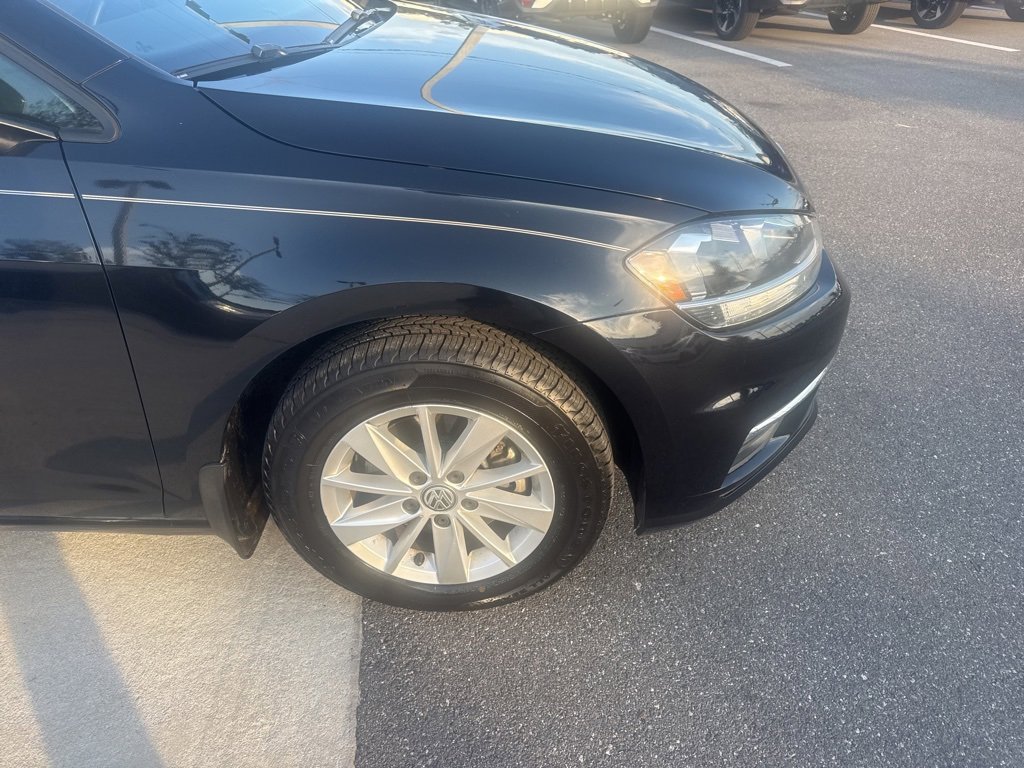 Used 2018 Volkswagen Golf S image 11