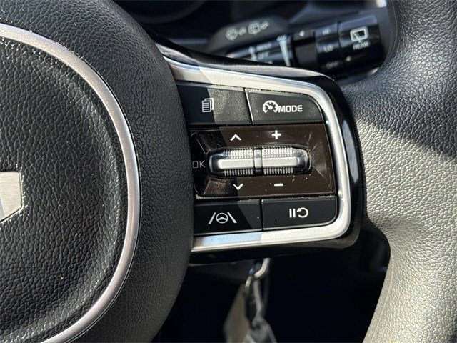 Used 2023 Kia Sorento LX image 23