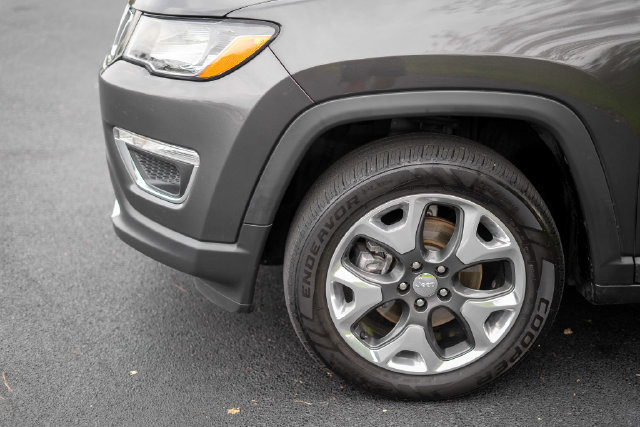 Used 2019 Jeep Compass Limited AWD/4WD image 9