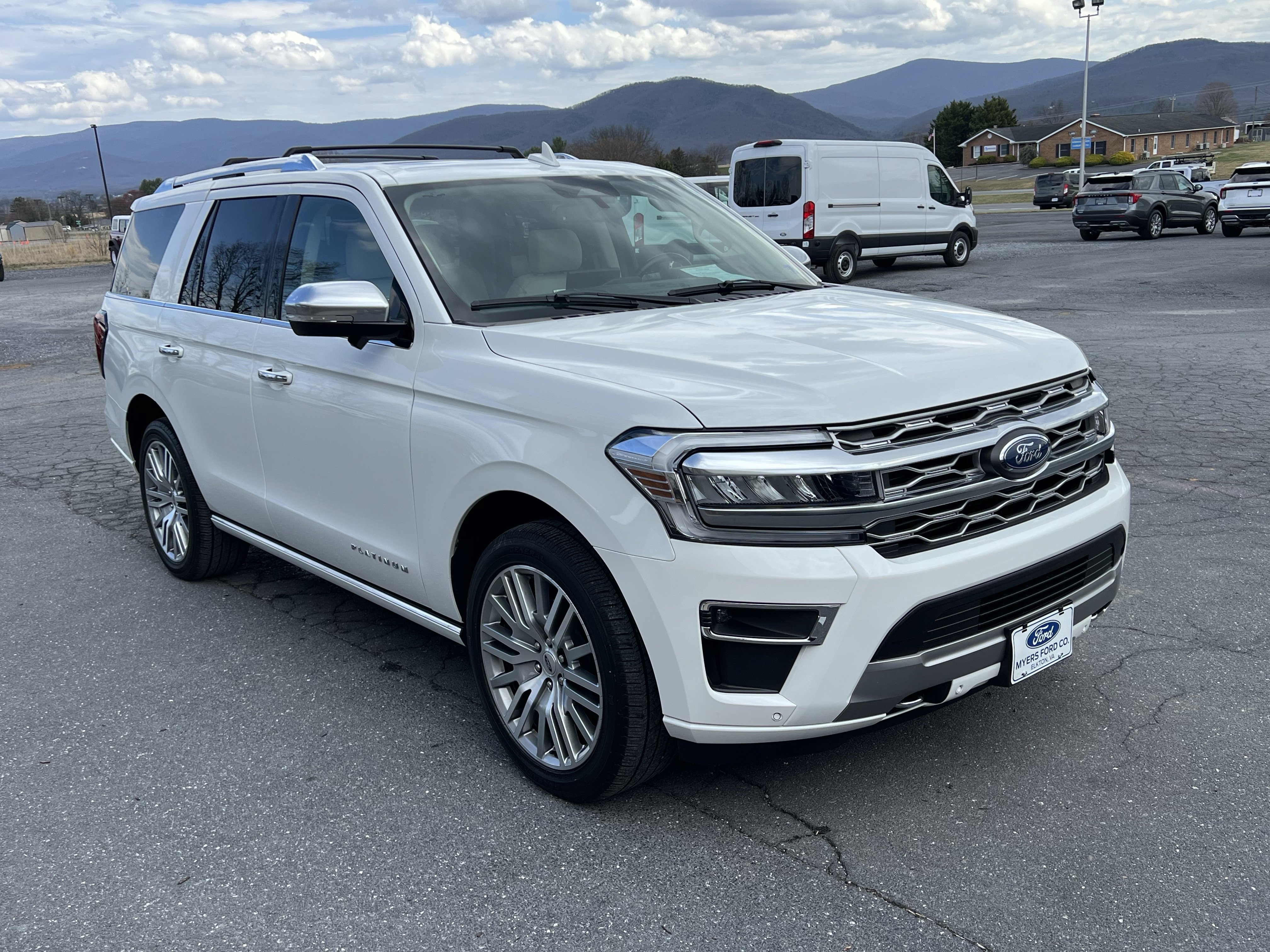 Used 2023 Ford Expedition Platinum image 5