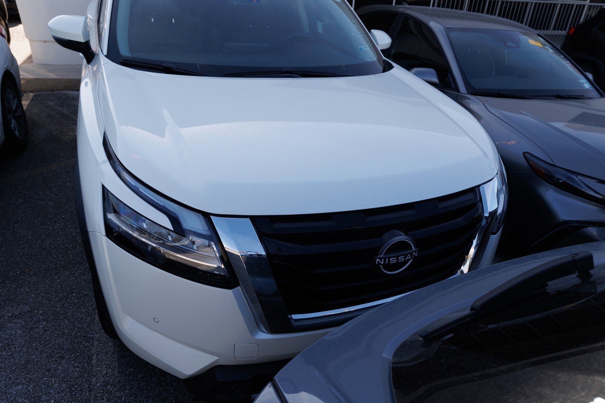 Used 2023 Nissan Pathfinder SL w/ Lighting Package (N92) image 6