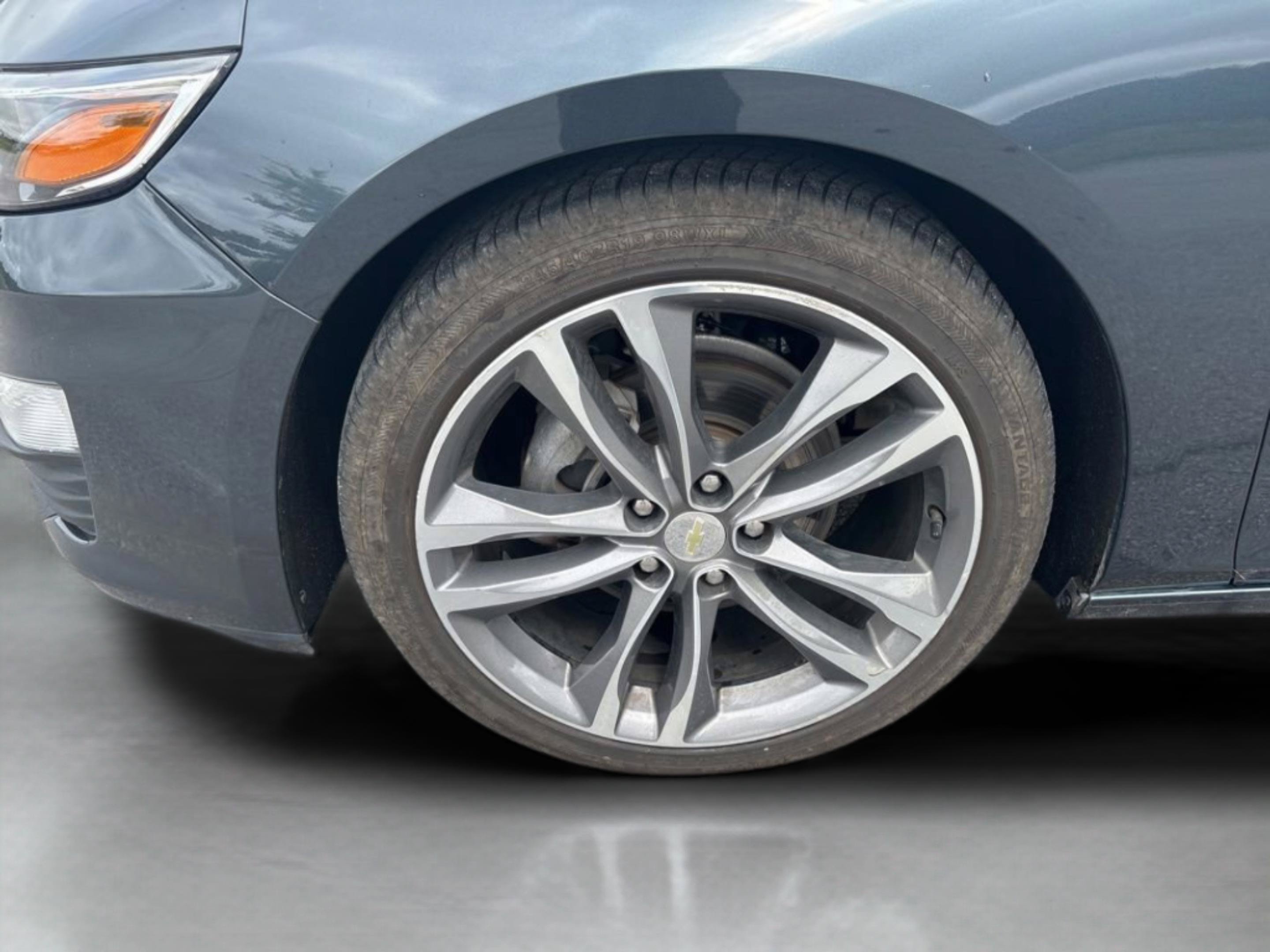 Used 2021 Chevrolet Malibu LT FWD image 34