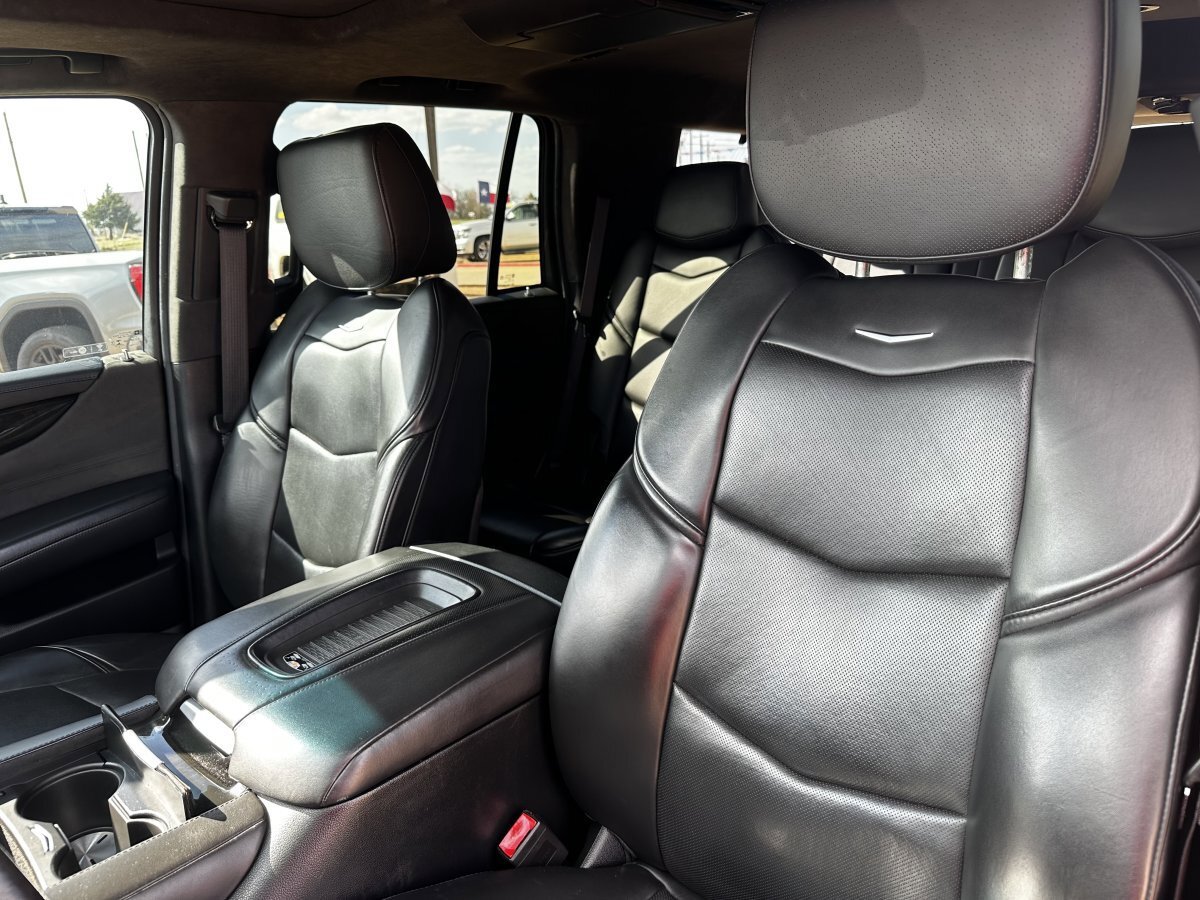 Used 2018 Cadillac Escalade Platinum AWD/4WD image 19