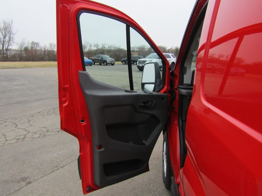 Used 2024 Ford E-Transit Low Roof image 17